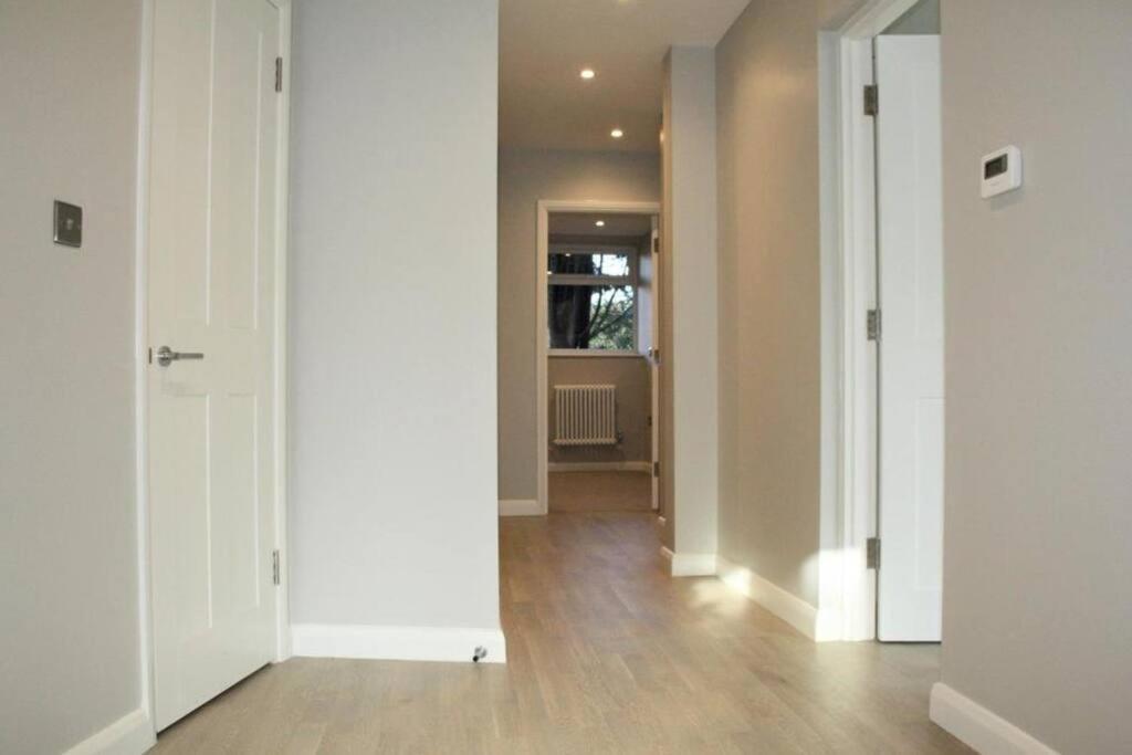 埃普瑟姆Marvellous New Build 2 Bed Flat - 1 Ophelia Court公寓 外观 照片